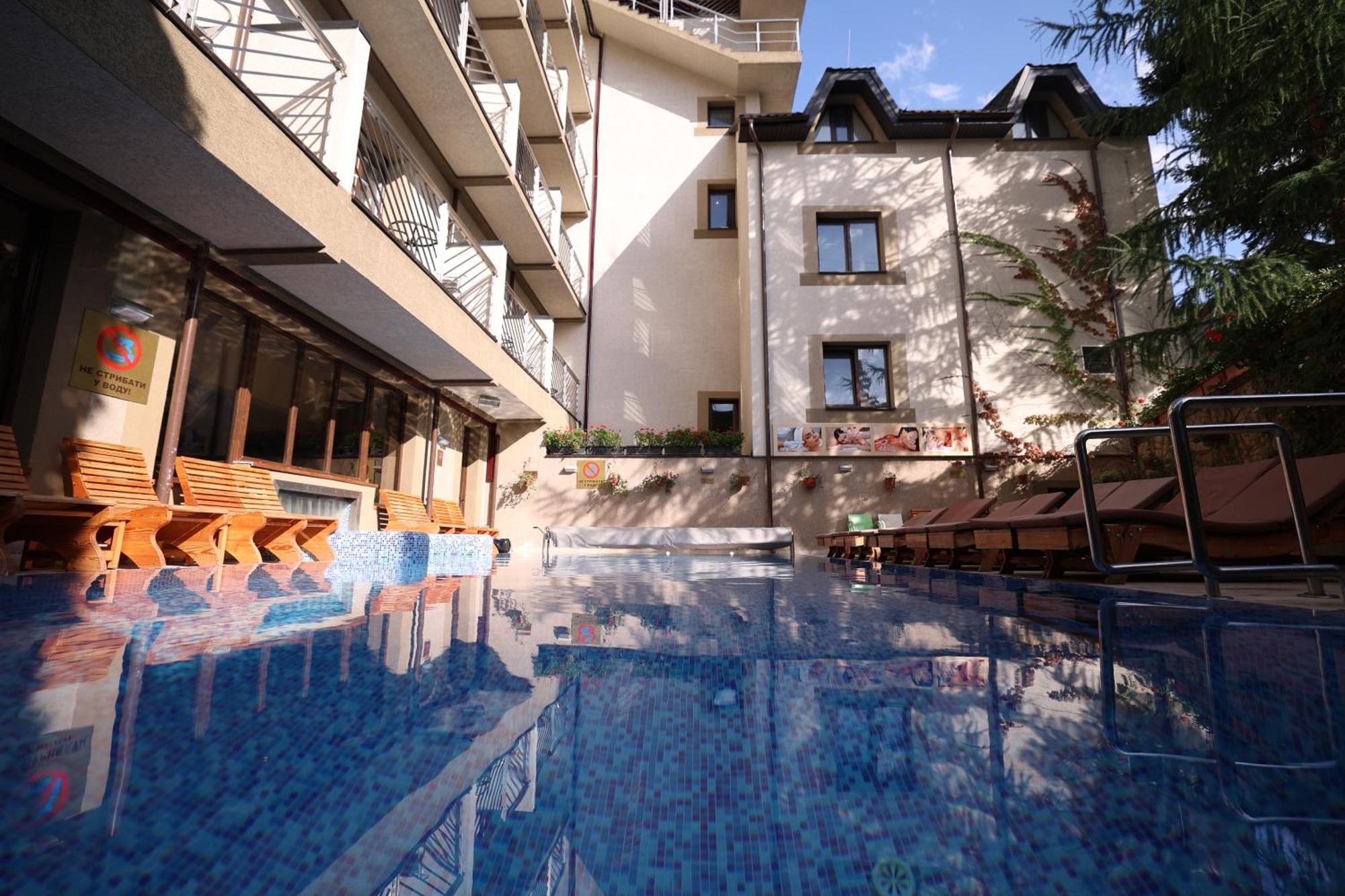 Romantik Spa Hotel Jaremtsje Buitenkant foto